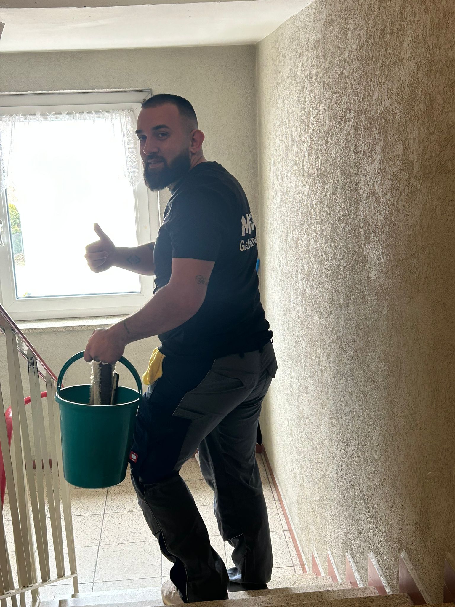 Modus Gebäudereinigung Team bei der Arbeit im Allgäu